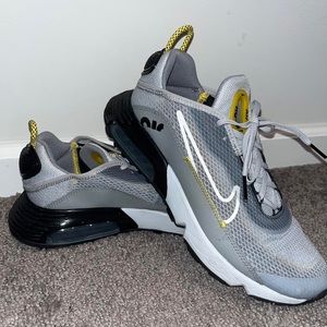 Nike Airmax - youth 6.5/womens 8